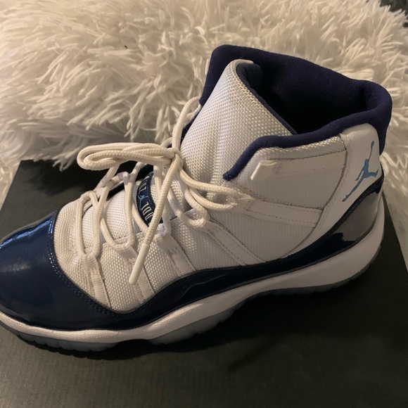 Jordan 11 retro UNC - Picture 3 of 6
